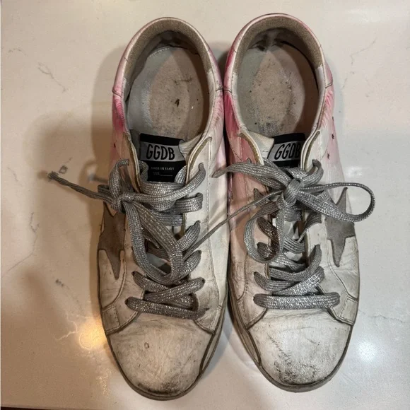 GOLDEN GOOSE SNEAKERS WITH PINK ACCENT - Picture 2 of 4